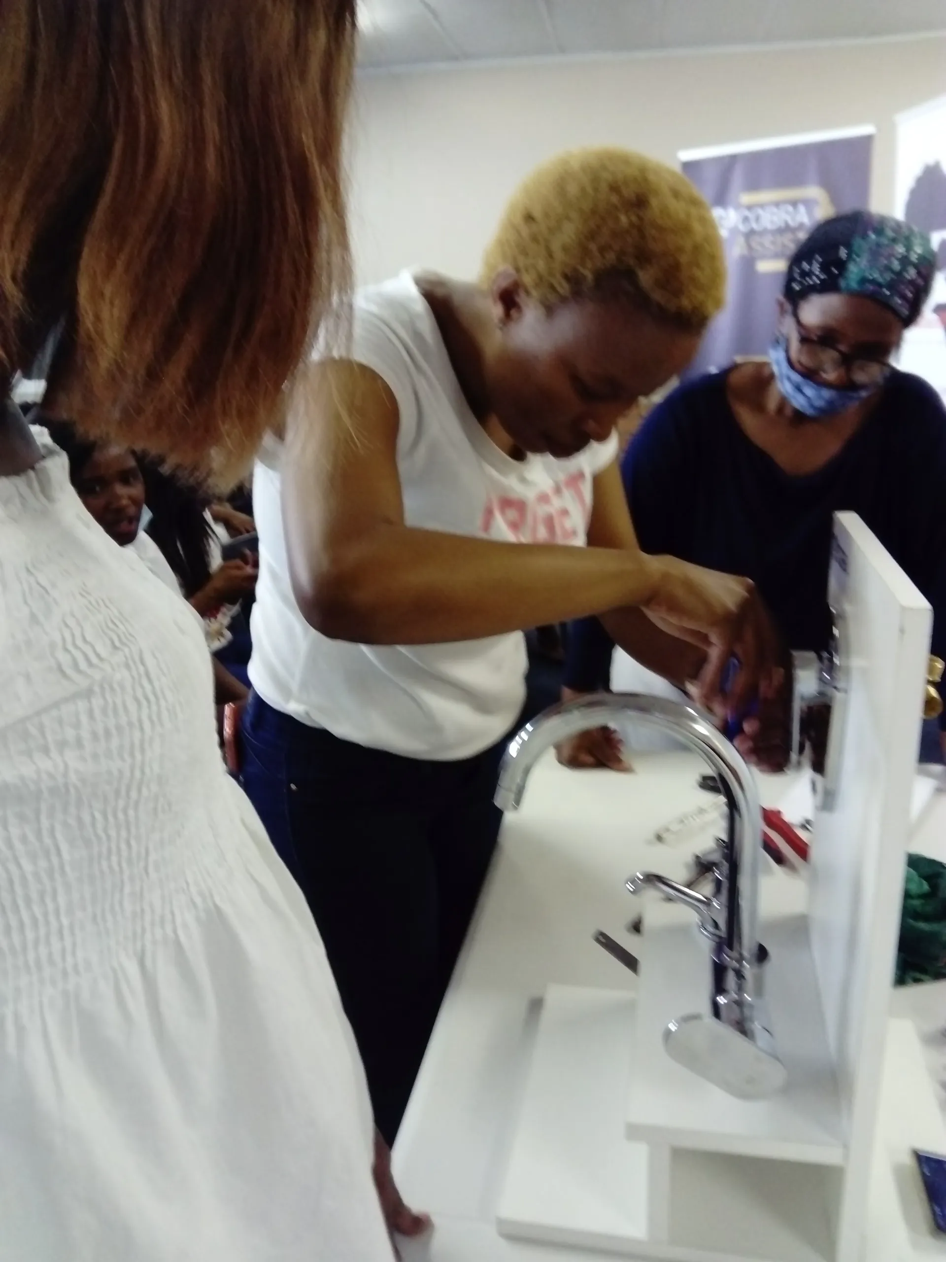 AbafaziPhambili working